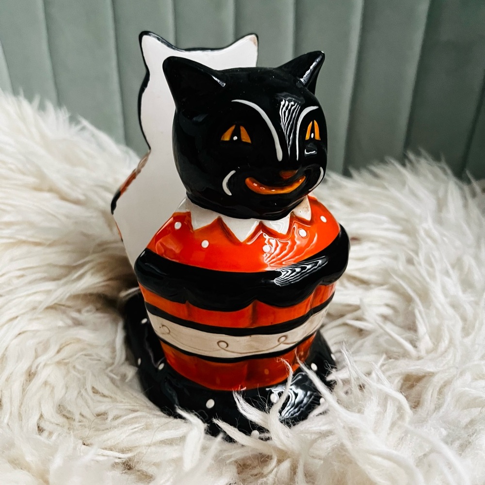 SOLD Johanna Parker halloween cat napkin Holder